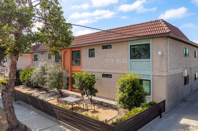 Photo - 1628 W 218th St