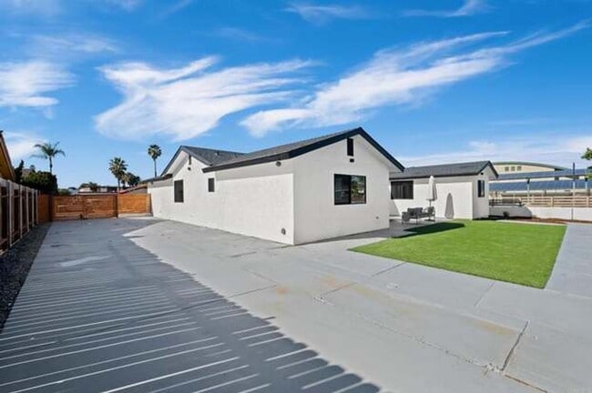 Less Than a Mile From the Shore! - Less Than a Mile From the Shore! House