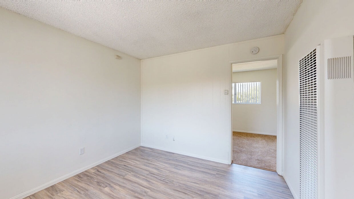 3D Tour - Royal Oakdale Apartments