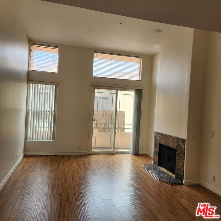 Photo - 4830 Elmwood Ave Unit 303