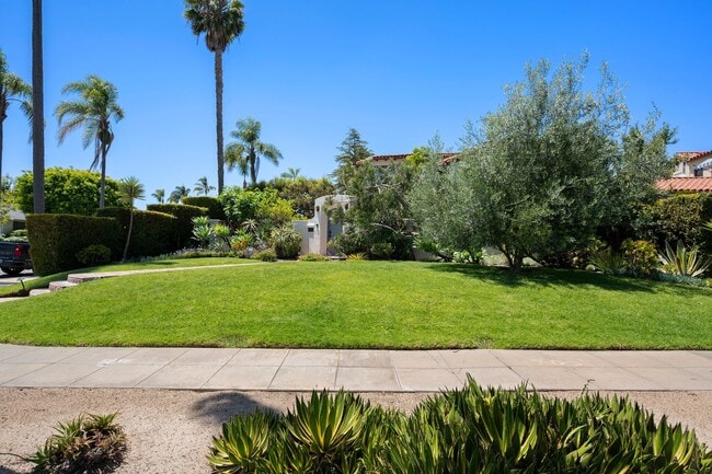 Photo - Kensington Exceptional Location 4Bed 3.5 Bath Private Gated Spanish Estate like property