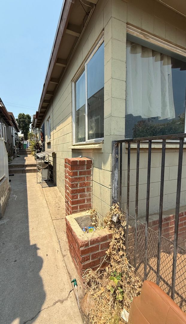 Building Photo - 3592-94 Chamoune Ave Unit 3592 Rental