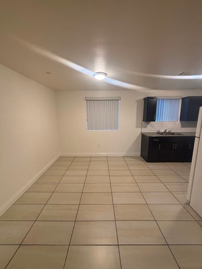 Photo - 422 E 101st St