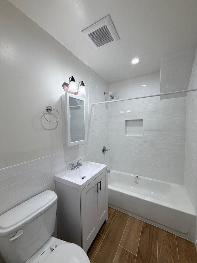 Photo - 4800 Beverly Blvd Unit 3