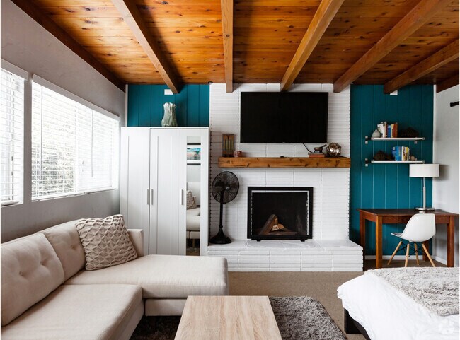 Building Photo - 4759 Baylor Dr Unit B Rental
