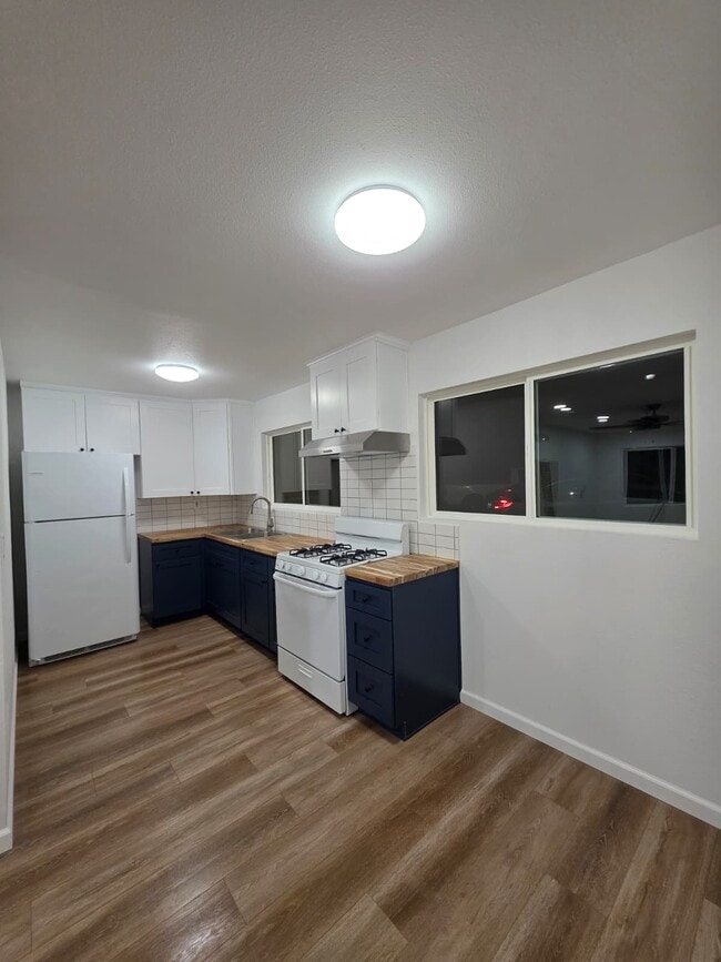 Kitchen - 2290 Lewis Ave Apartments Unit 1