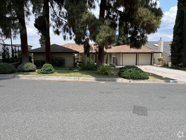 Building Photo - Coming Soon! Beautiful large 3 bedroom Hou... Rental