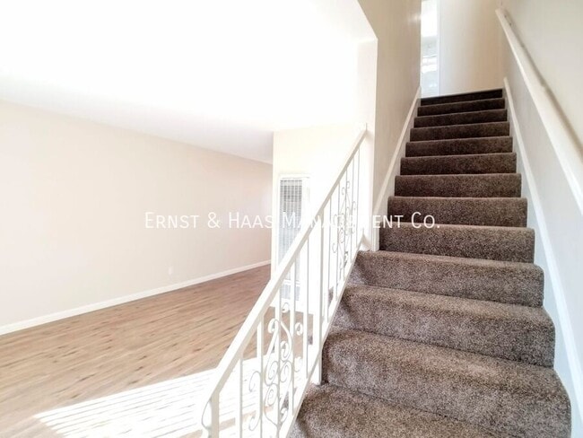Photo - 75 E Mountain View St
