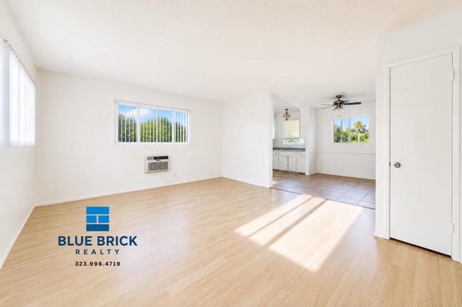 Building Photo - 6929 Whitsett Ave Unit 1