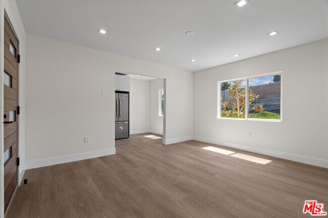Building Photo - 420 S Sepulveda Blvd Unit 1 Rental