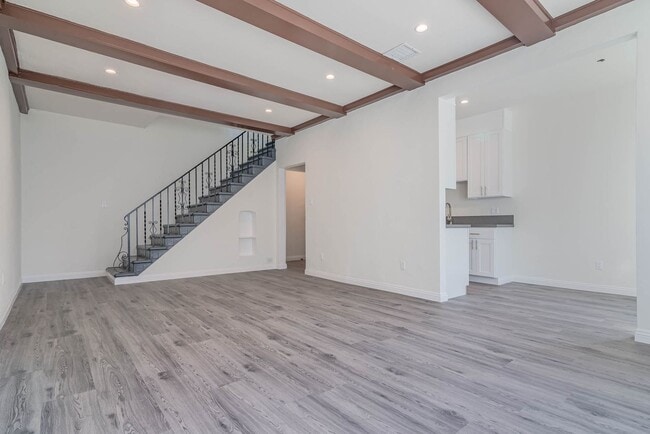 Building Photo - 400 N Ogden Dr Unit 7 Rental