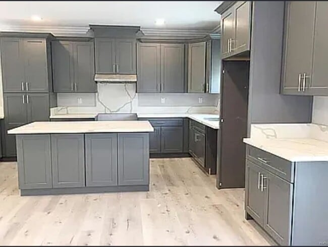 Building Photo - 12416 Pine St