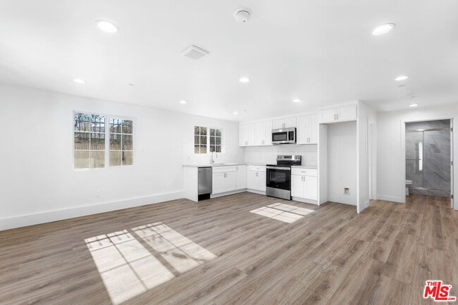 Photo - 498 E 52nd St
