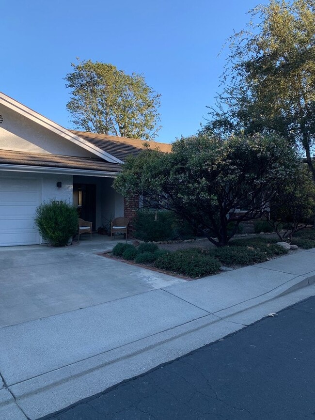 Building Photo - Beautiful Home in Gated Community