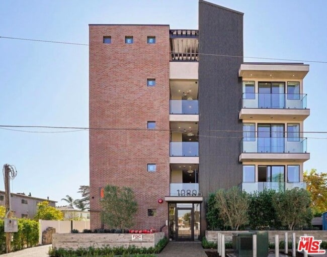 Photo - 10806 Blix St