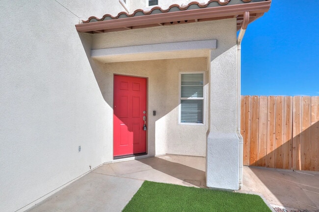 Photo - 725 Vista Santo Thomas