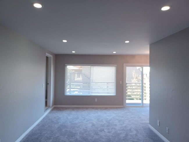 Living Rm - 1440 Lambert W Rd Unit 230