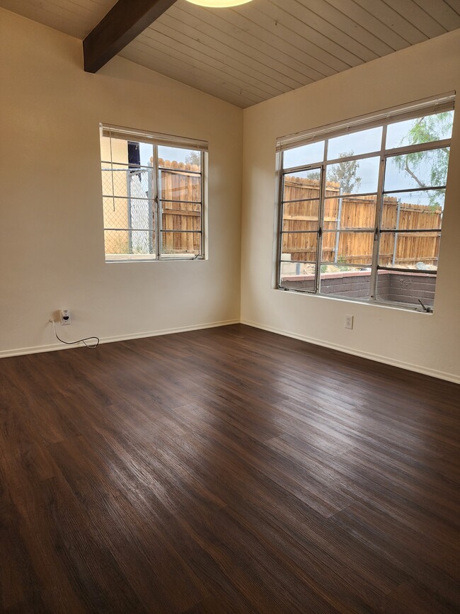 Living Room - 6024 Baileya Ave Unit 6024
