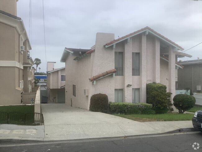 Building Photo - 2121 Vanderbilt Ln Unit #3 Rental