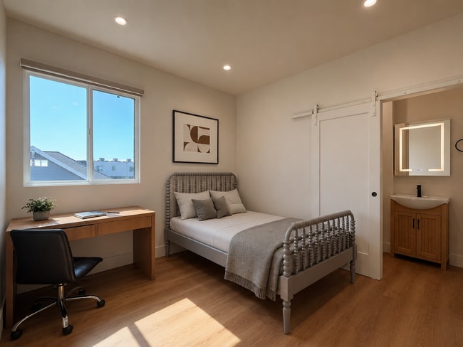 Building Photo - 1575 W 35th Pl Unit 111