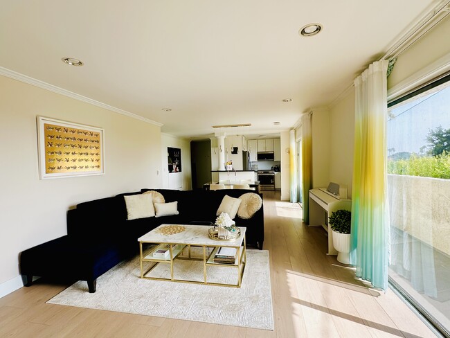 Photo - 8400 De Longpre Ave Unit 100