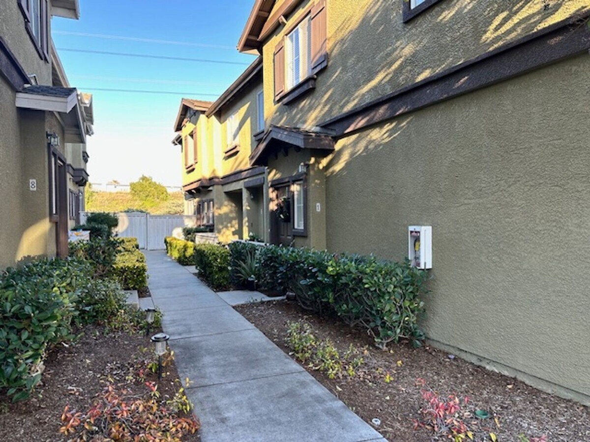 Photo - Nice 2br, 2ba Eastlake Condo Unit 1