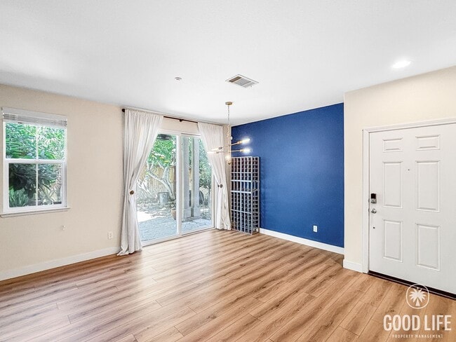 Photo - Stunning 3BD/2.5BA Townhouse in Eastlake W...