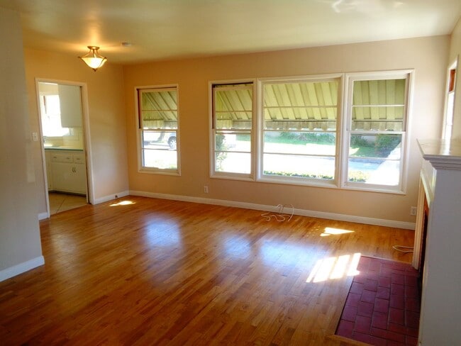 Photo - 2 Bedroom 1 Bath Duplex for Rent in Uptown Whittier