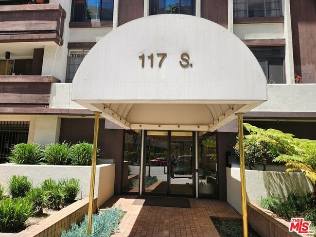 Photo - 117 S Doheny Dr Condo Unit 313