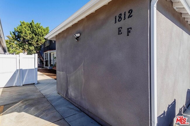 Photo - 1812 W Glenoaks Blvd