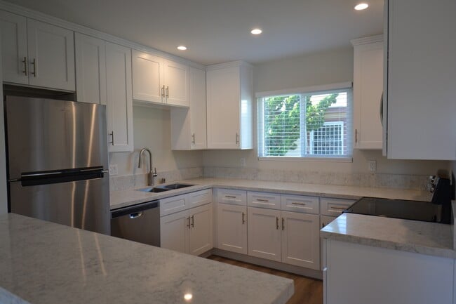 Building Photo - 4298 Maryland St Unit # 3
