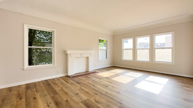 Building Photo - 201 S Alexandria Ave Unit 204