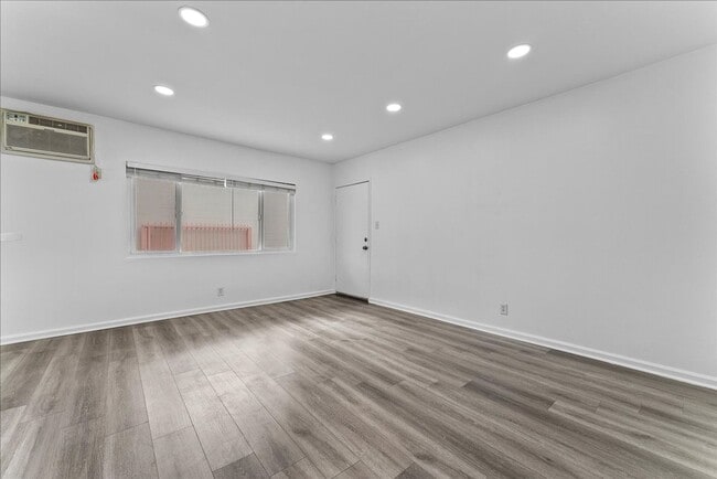 Photo - 511 S Verdugo Rd Unit 01