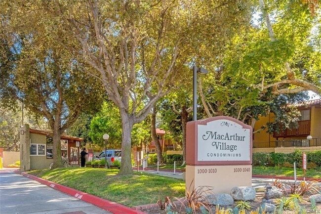 Building Photo - 1010 W MacArthur Blvd Unit 84