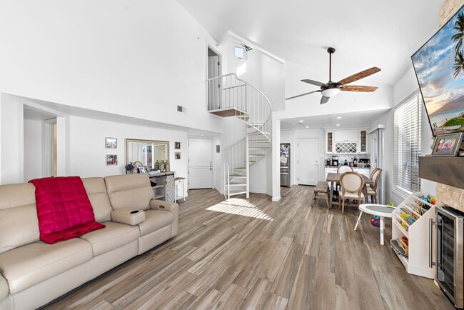 Photo - 747 Via Otono