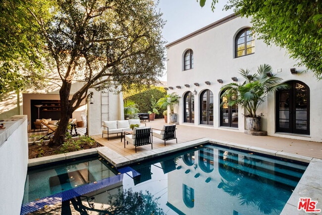 Building Photo - 6677 Maryland Dr