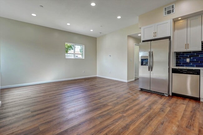 Photo - 17095 Kingsbury St Unit A – Upper-Level Suit