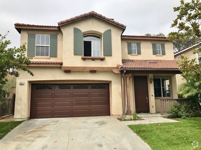 Building Photo - Beautiful 4 + 2.5 home in gated community.