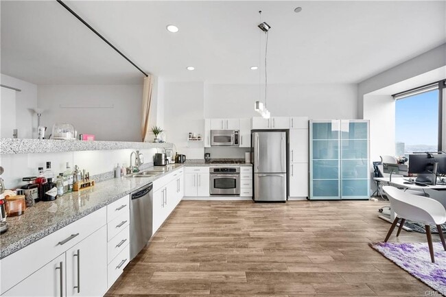 Building Photo - 1100 Wilshire Blvd Unit 1100 Wilshire #2607