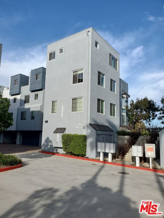 Building Photo - 5350 Playa Vista Dr Unit 23