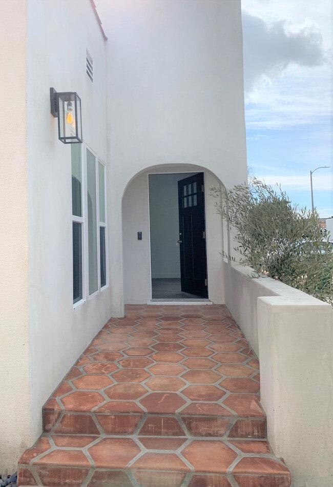 Photo - 3424 Edgehill Dr Unit 3424