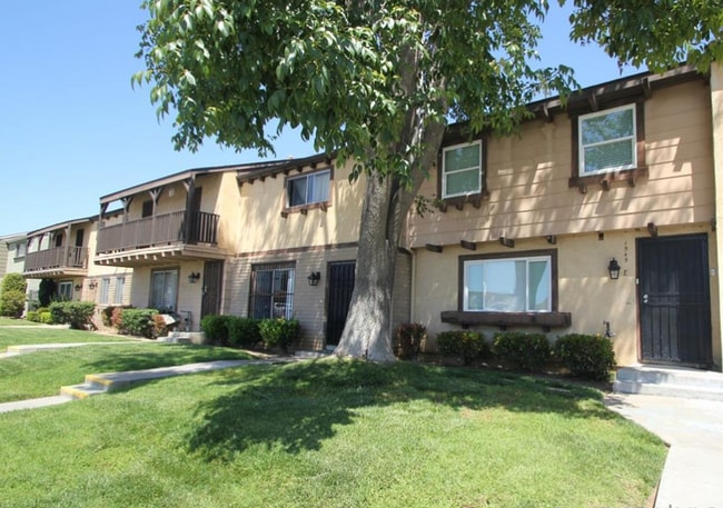 Building Photo - Spacious 3-Bedroom Townhome with Garage and Assigned Parking in San Ysidro