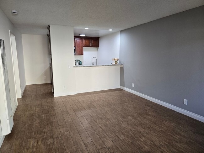 Downstairs 1 Bedroom Unit with Front Patio... - Downstairs 1 Bedroom Apartment Unit with Front Patio... Unit C-03