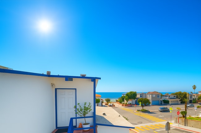 Photo - 2461 Palm Dr