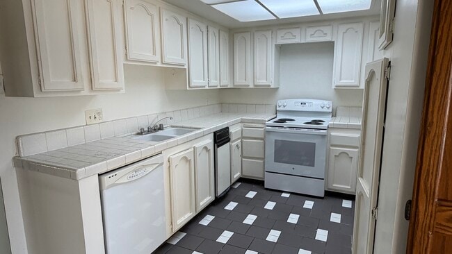 Photo - 2805 E 3rd St Unit 10