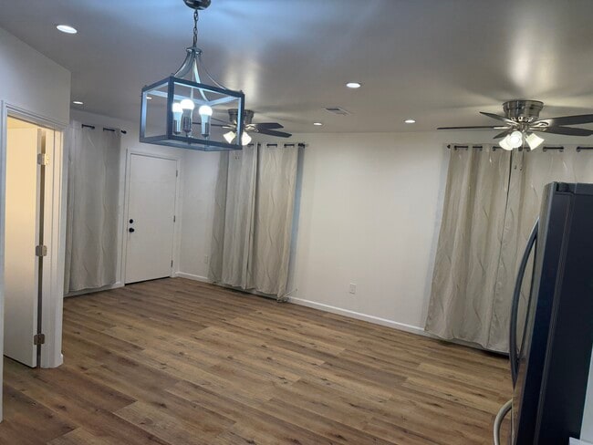 Photo - 7344 Balcom Ave