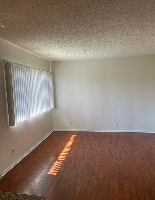 Spacious 1 Bedroom located in Canoga Park!... - Spacious 1 Bedroom located in Canoga Park!... Apartment Unit 203