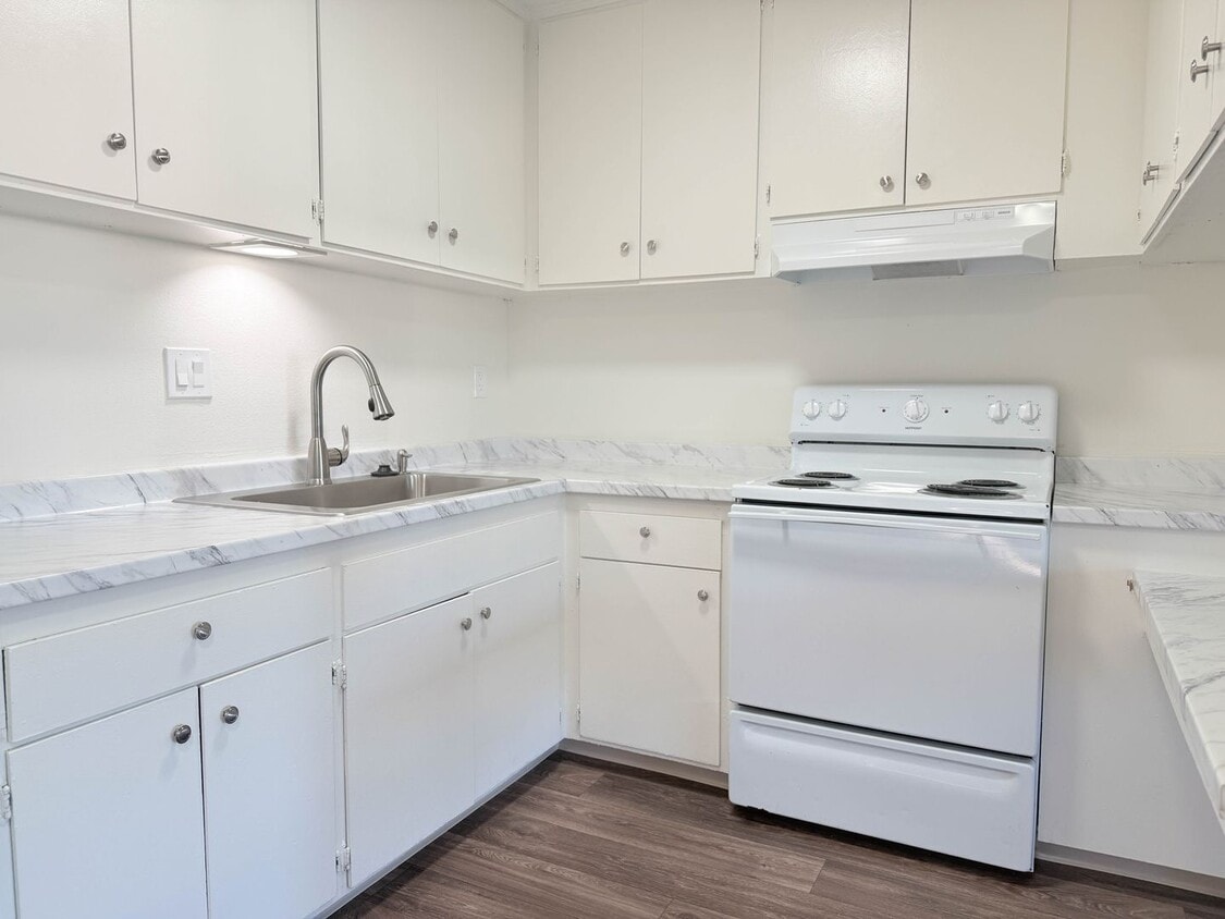 Floor Plan - 2/1.5 Upstairs with Balcony