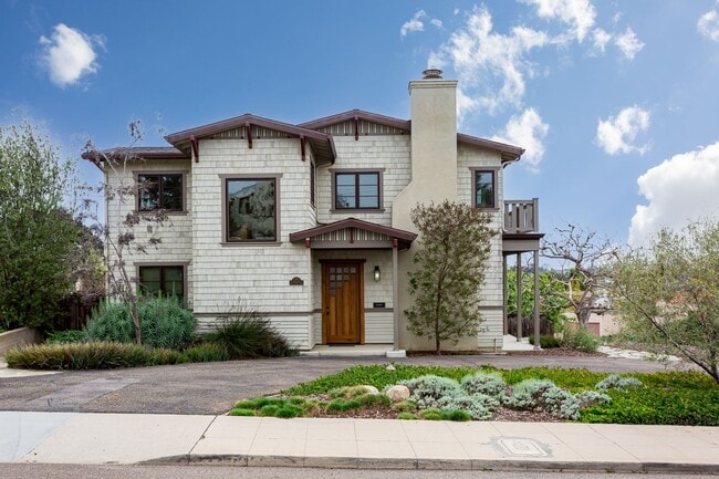 Building Photo - Loma Portal Craftsman with Views