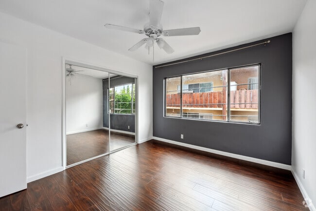 2BR, 2BA - 1000SF - 7550 Fountain Ave Apartments